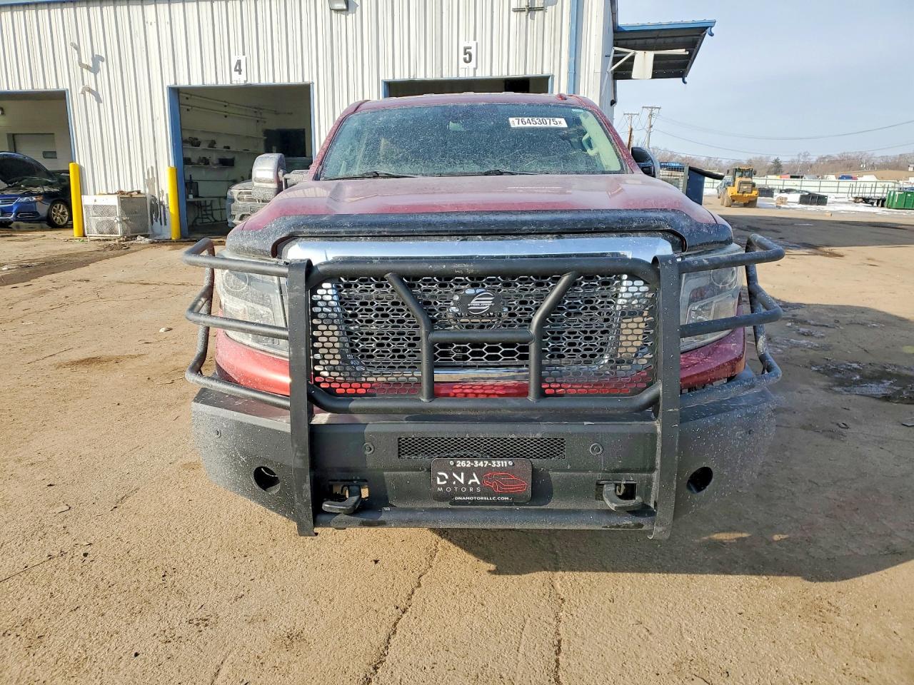 2016 NISSAN Titan