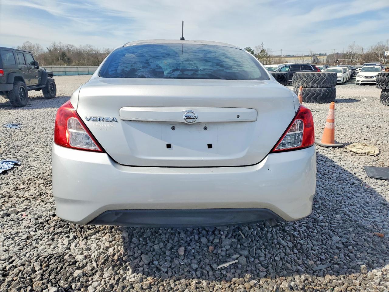 2017 NISSAN VERSA