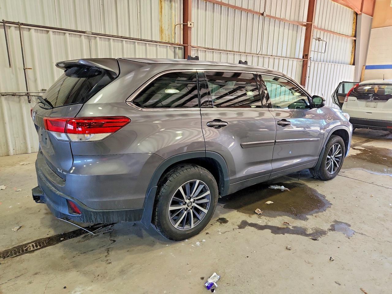 2017 TOYOTA HIGHLANDER