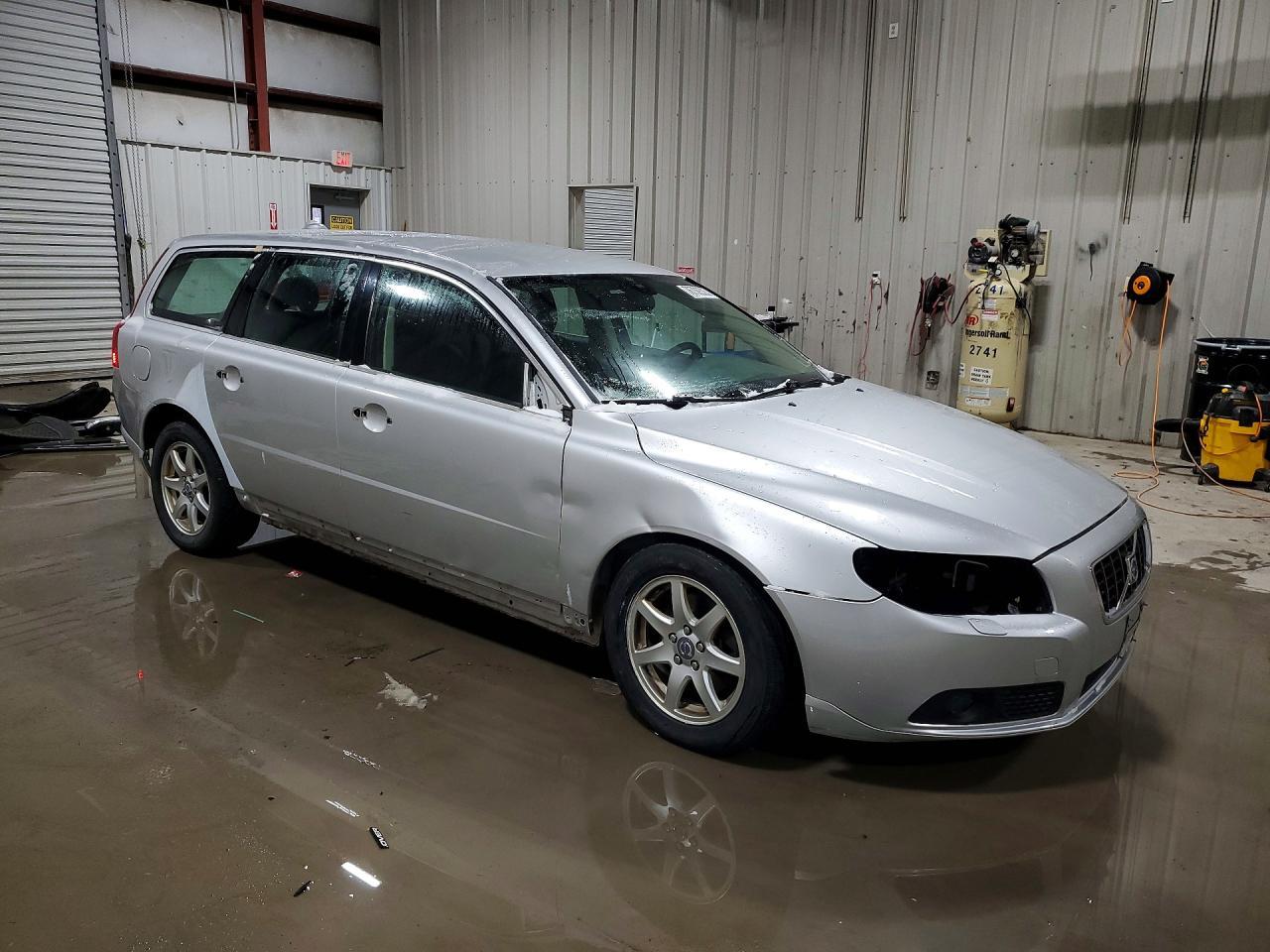 2009 VOLVO V70