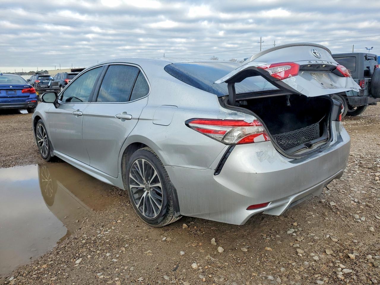 2018 TOYOTA CAMRY