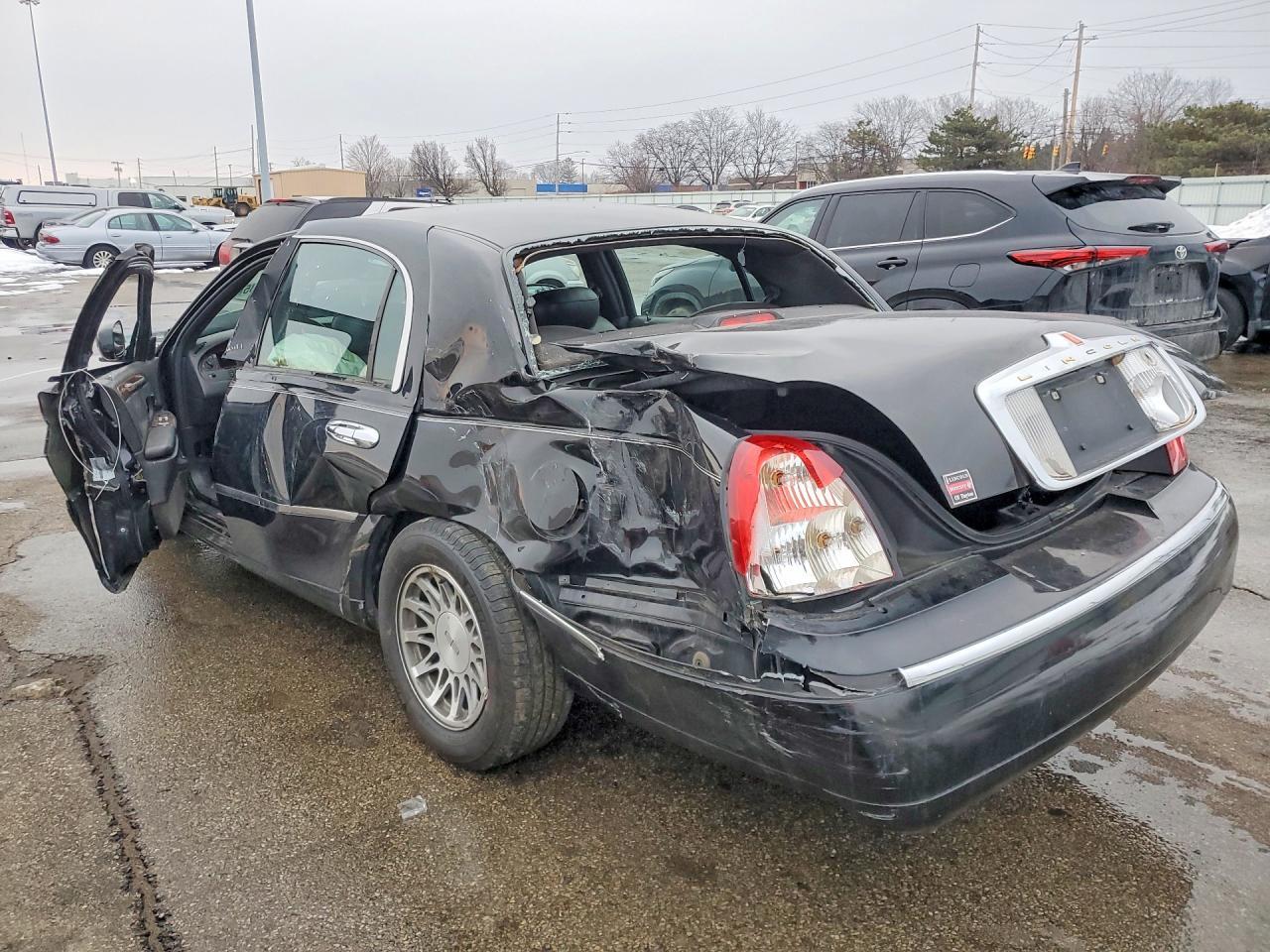 2002 LINCOLN Town Car