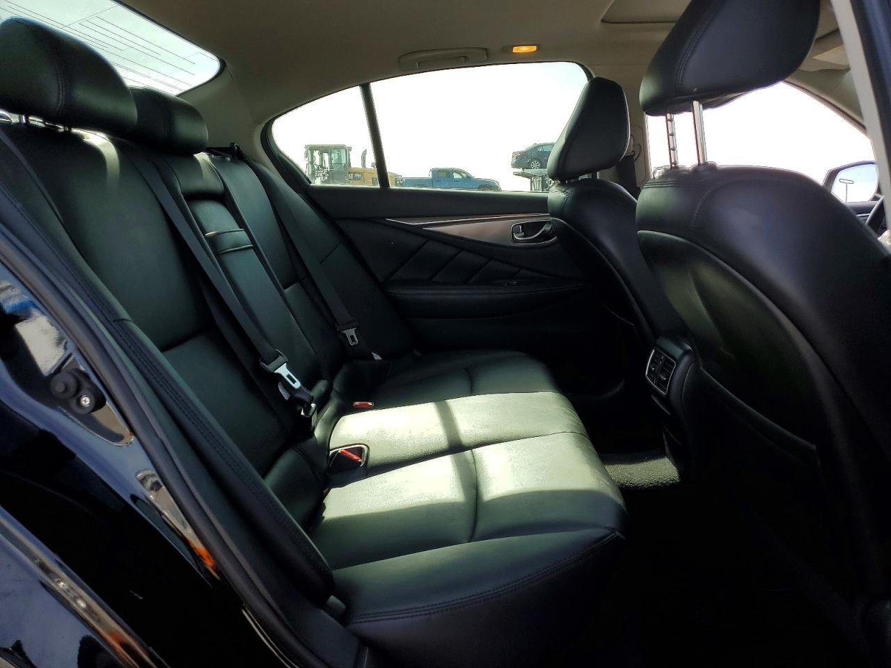 2017 INFINITI Q50