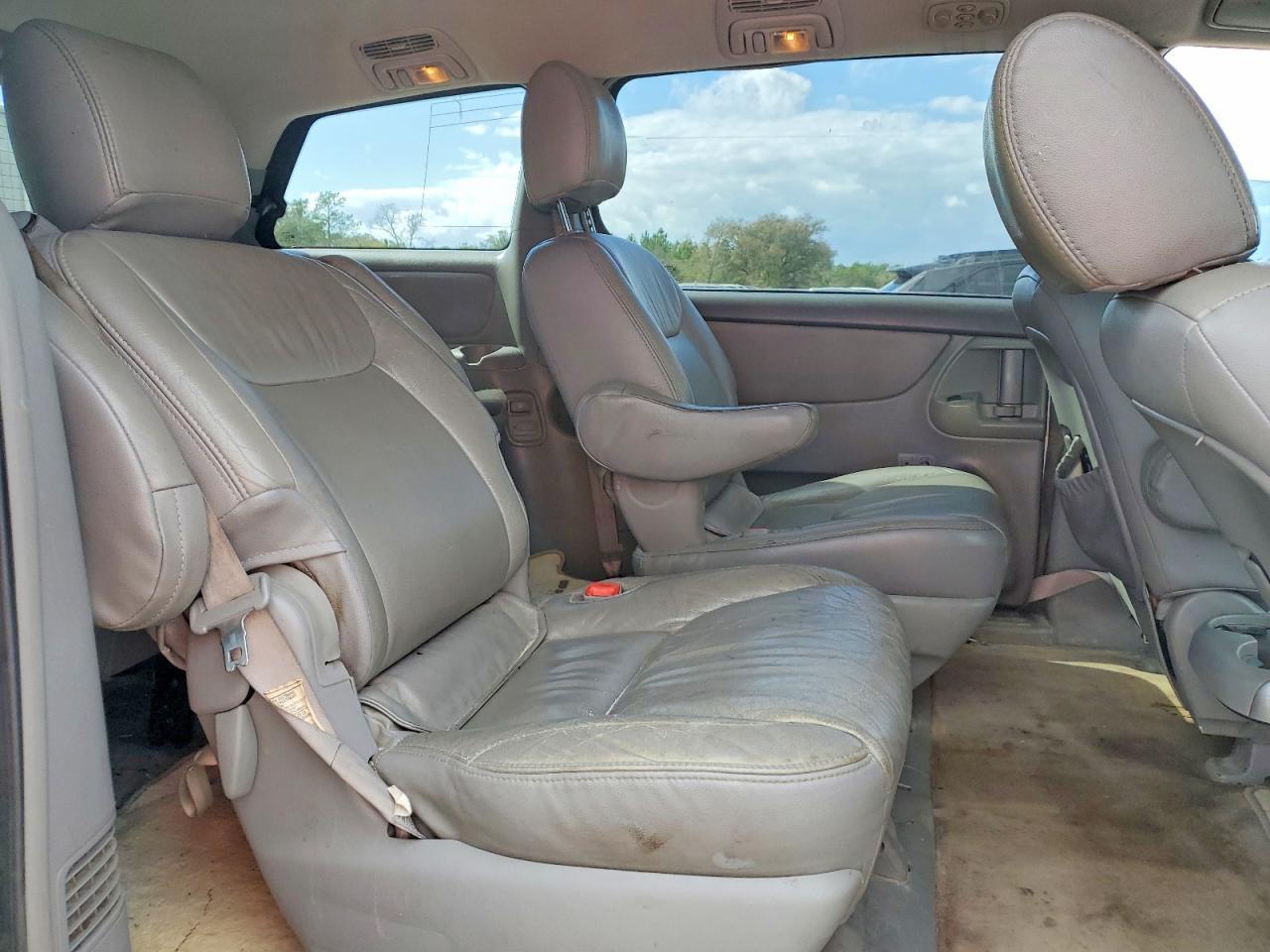 2009 TOYOTA SIENNA