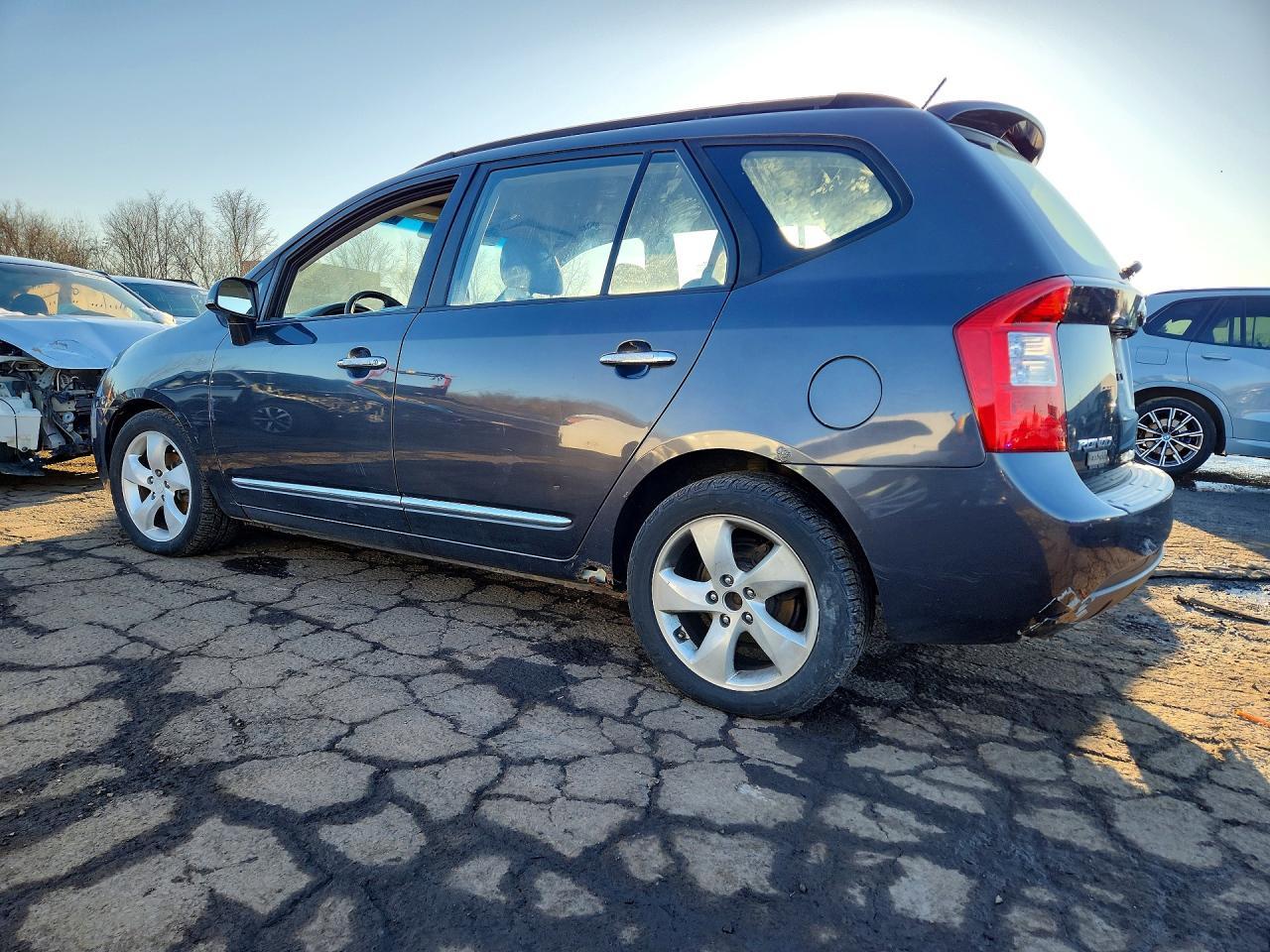 2008 KIA RONDO