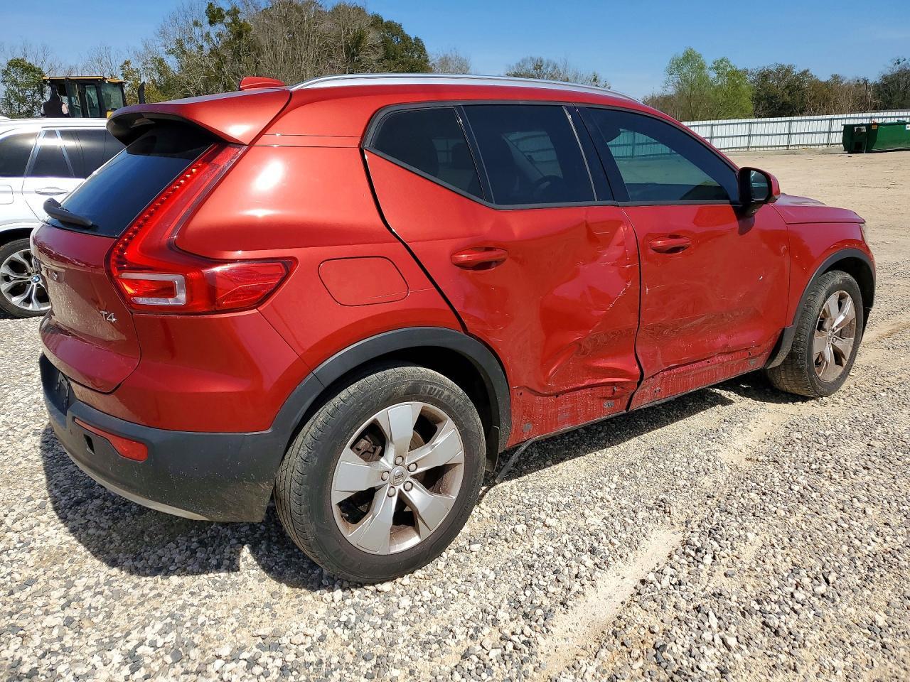 2020 VOLVO XC40