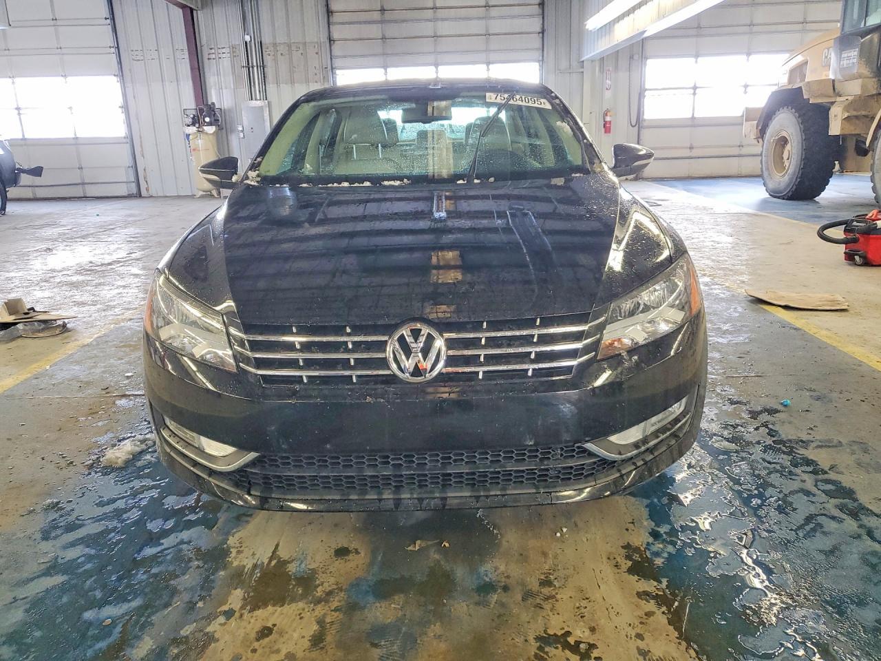 2012 VOLKSWAGEN Passat