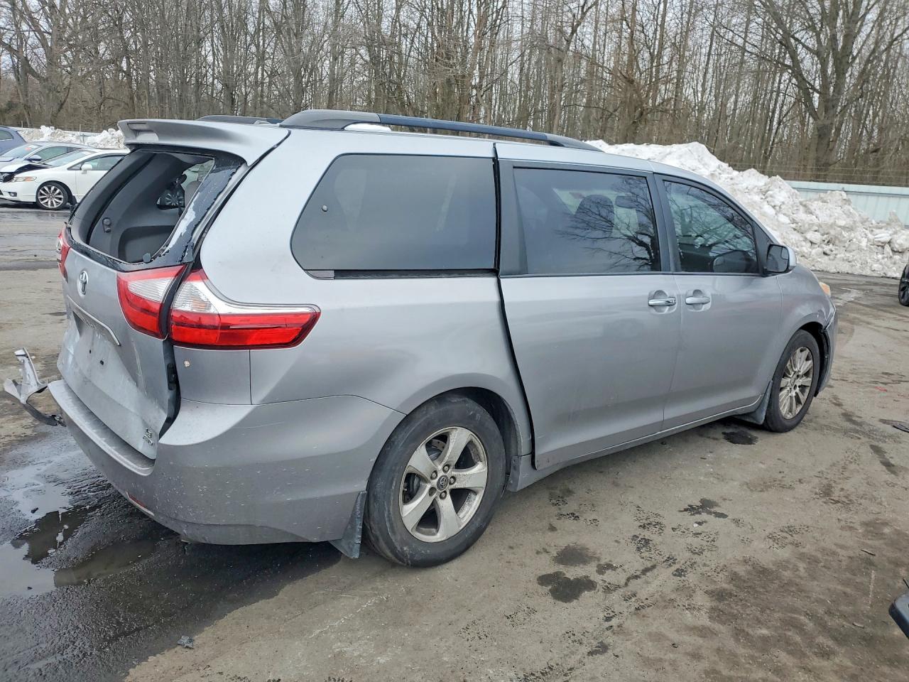 2015 TOYOTA SIENNA