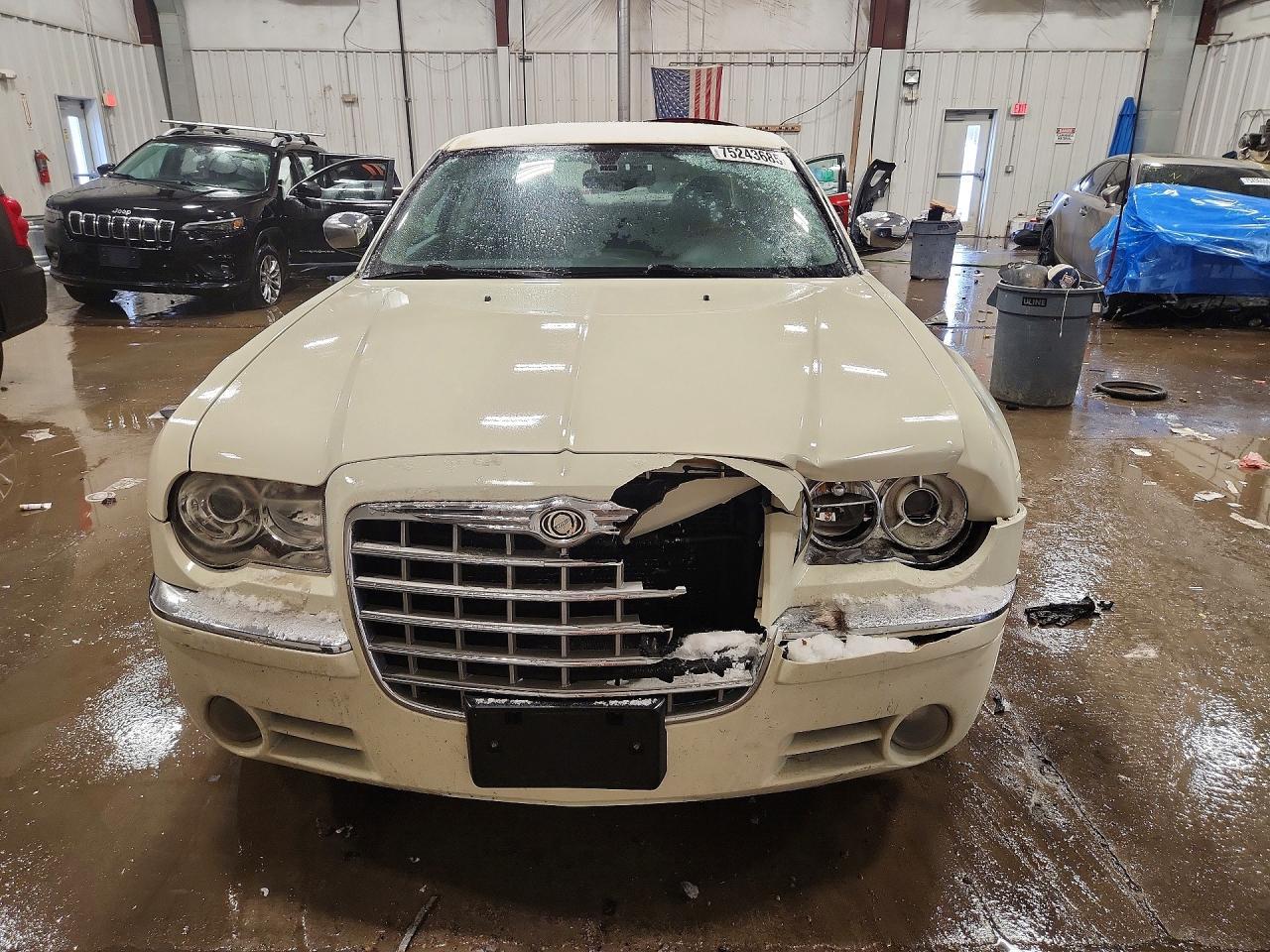 2005 CHRYSLER 300