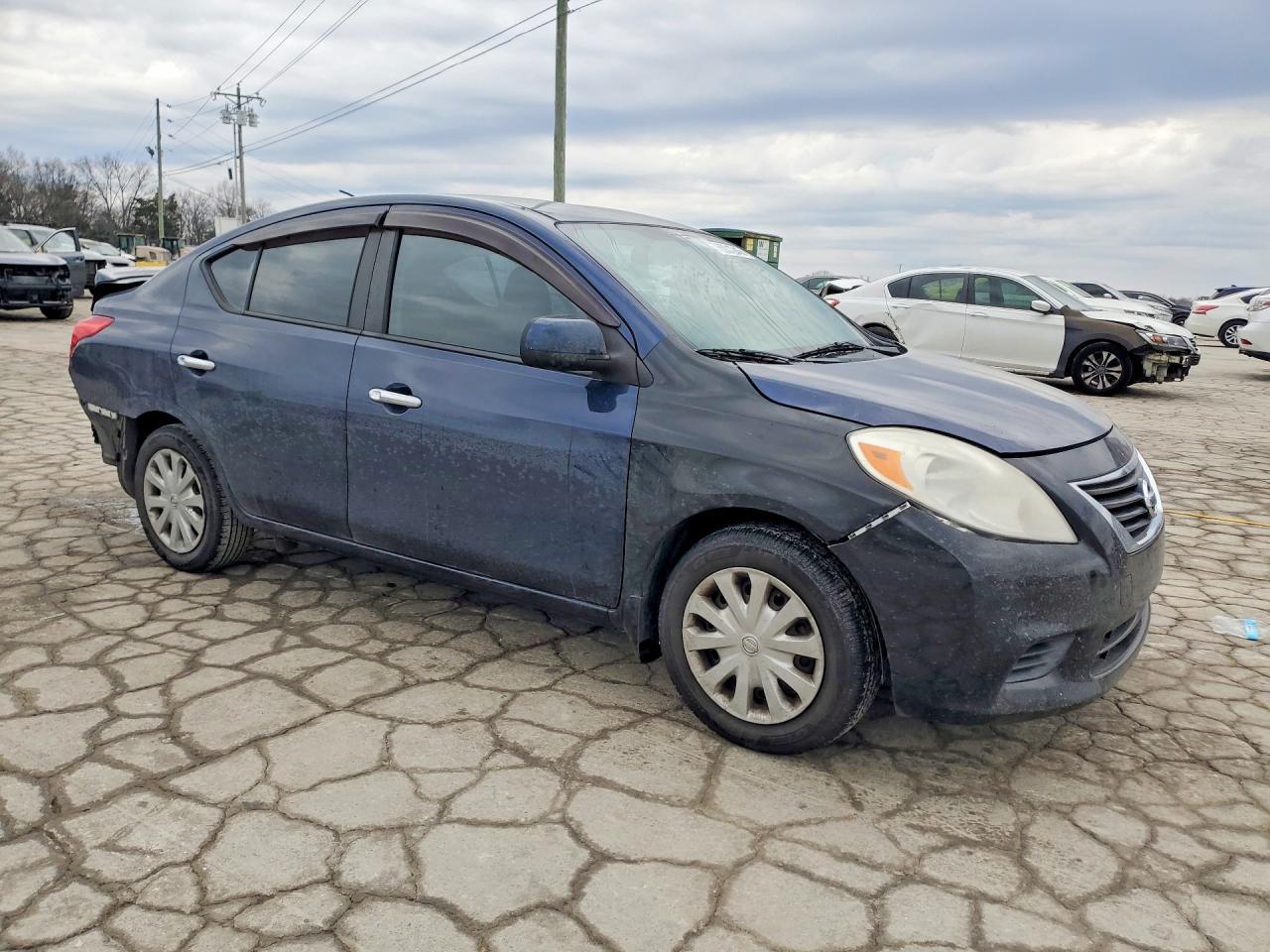2013 NISSAN VERSA