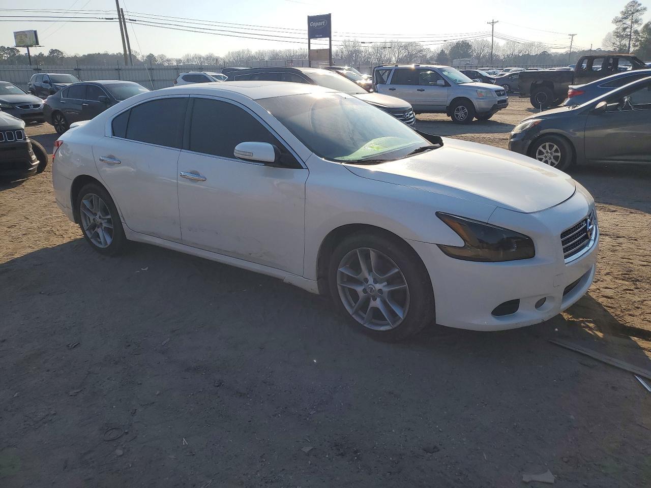 2010 NISSAN Maxima