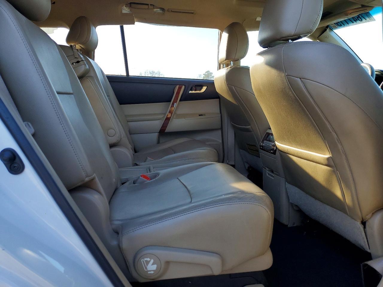 2013 TOYOTA HIGHLANDER