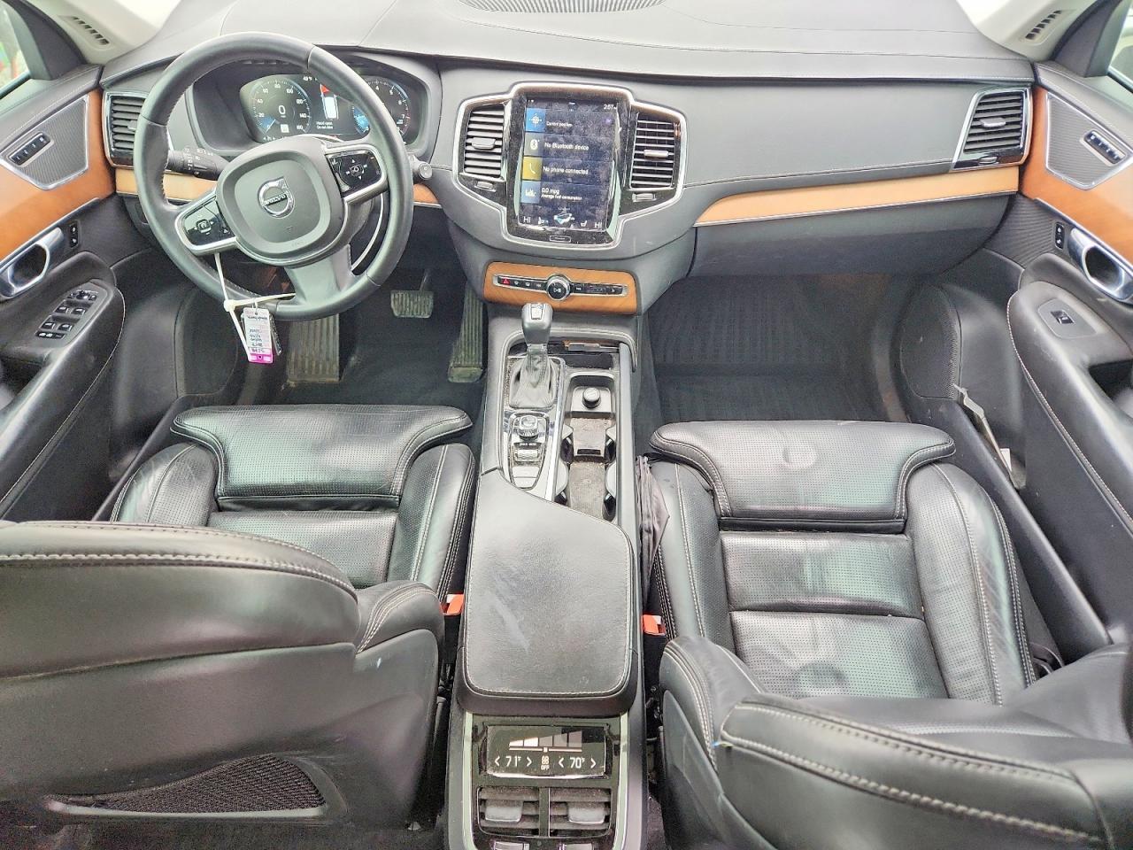 2017 VOLVO XC90