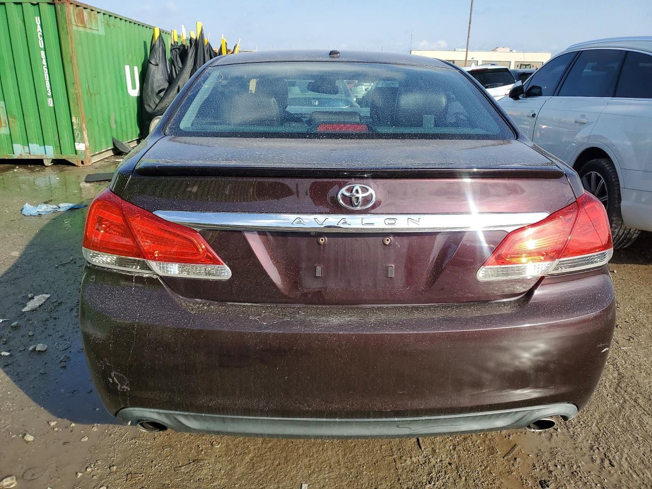 2011 TOYOTA Avalon