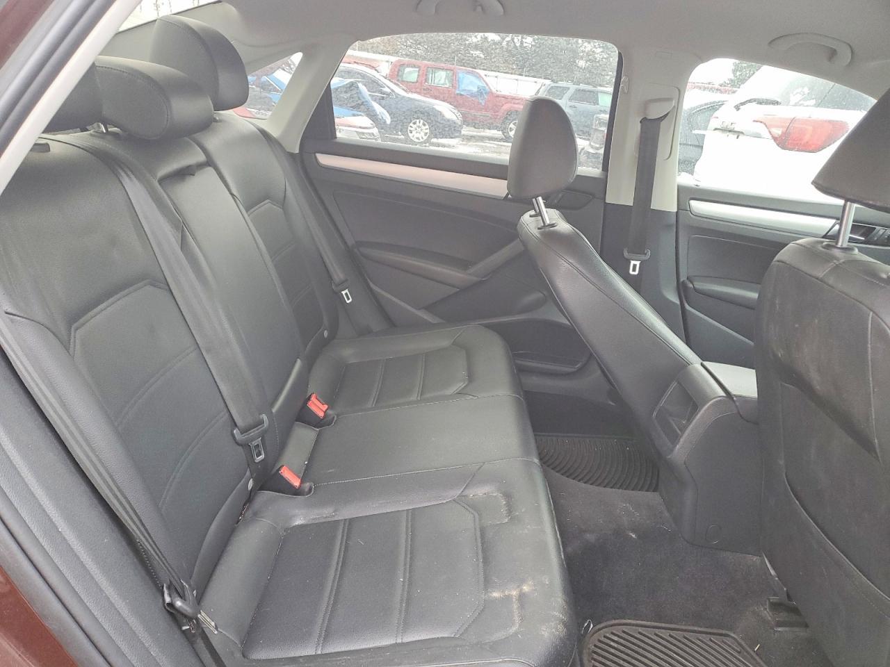 2012 VOLKSWAGEN Passat