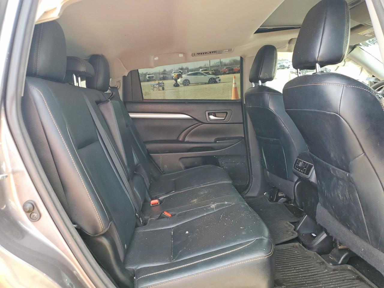 2016 TOYOTA HIGHLANDER
