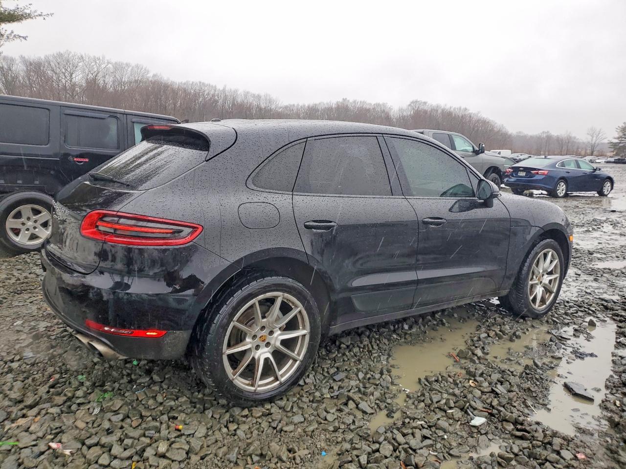 2018 PORSCHE Macan