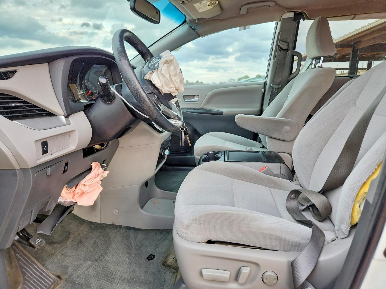 2016 TOYOTA SIENNA