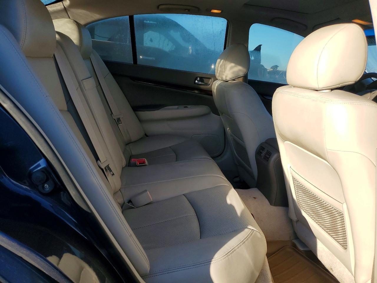 2011 INFINITI G37