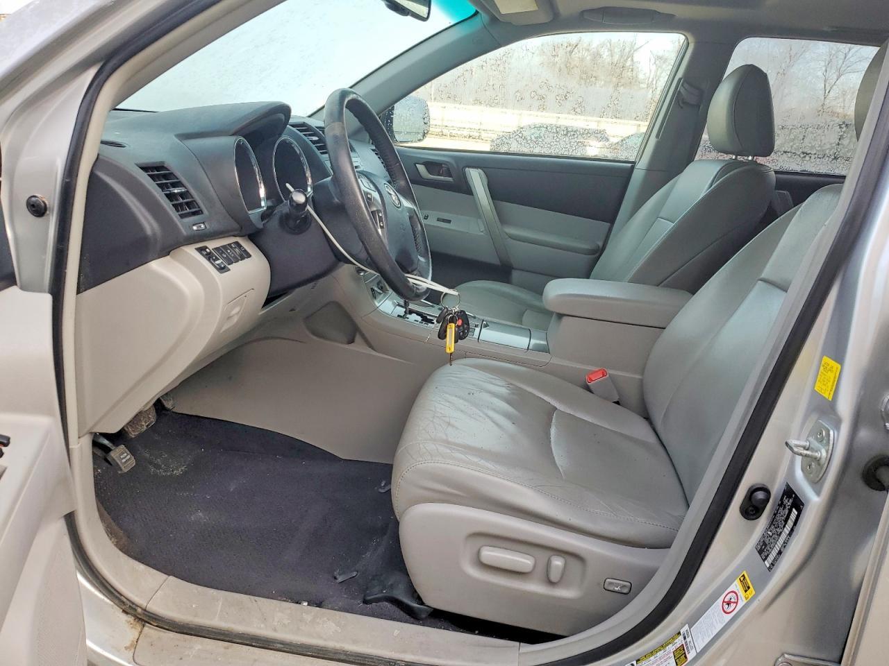 2011 TOYOTA HIGHLANDER