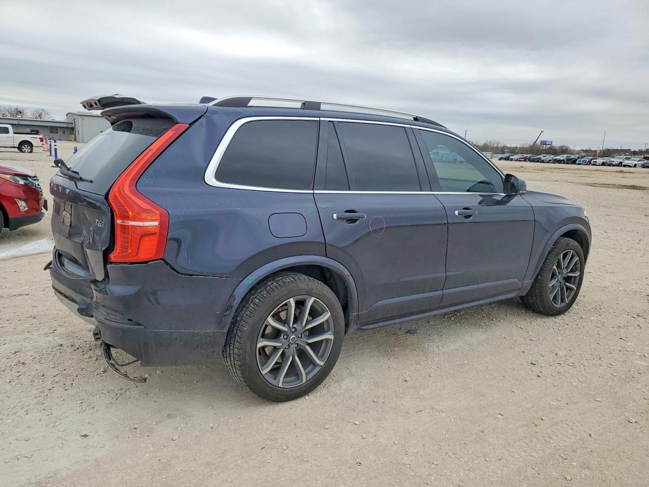 2017 VOLVO XC90