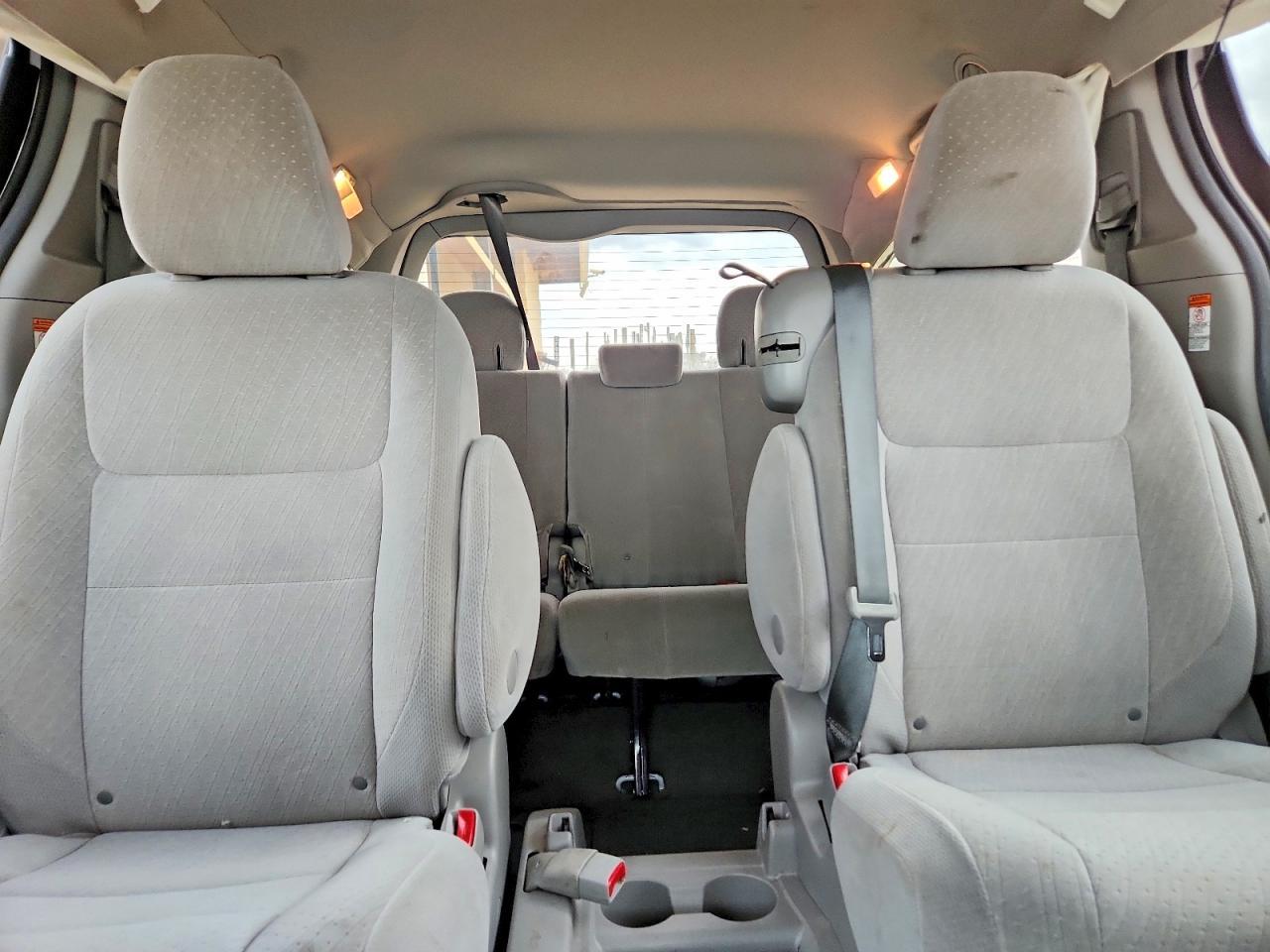 2016 TOYOTA SIENNA
