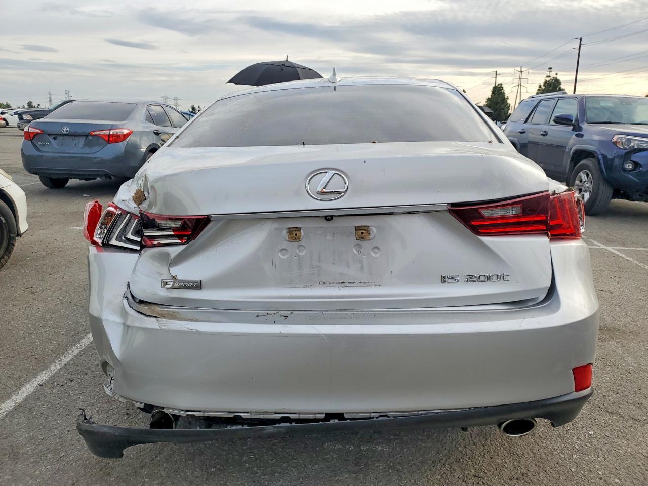 2016 LEXUS IS 200t