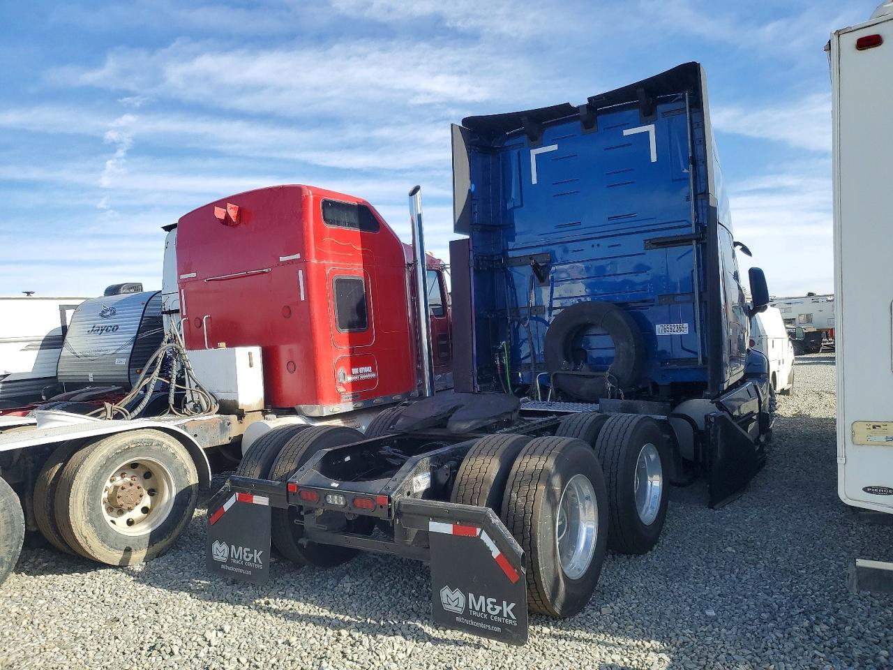 2025 VOLVO VNL