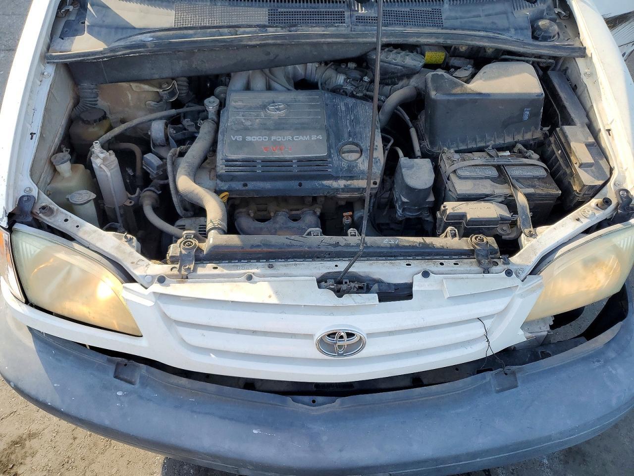 2002 TOYOTA SIENNA