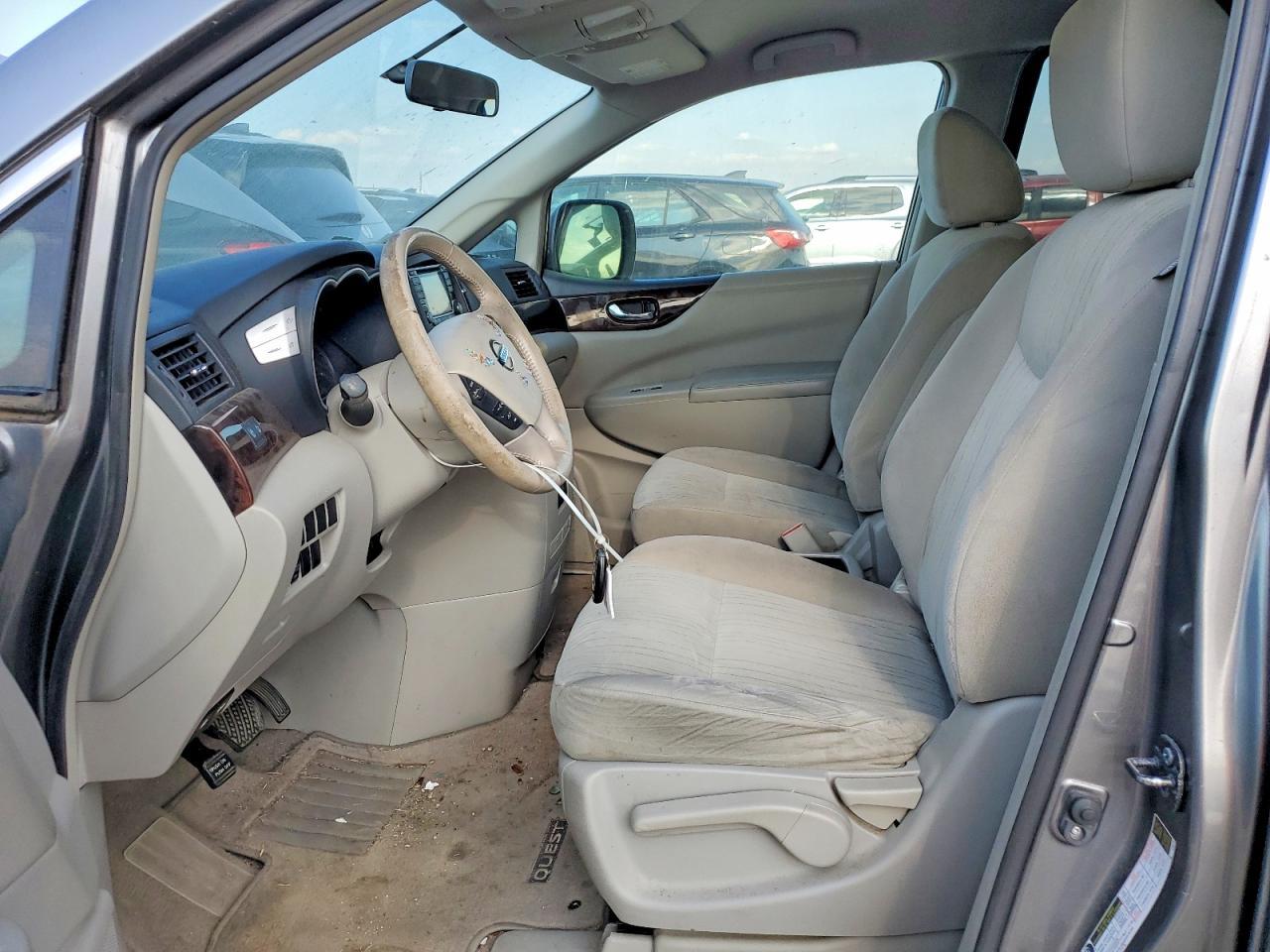 2015 NISSAN Quest