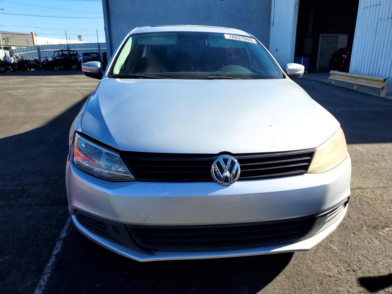 2011 VOLKSWAGEN JETTA