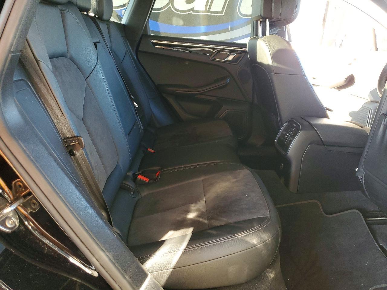 2019 PORSCHE Macan