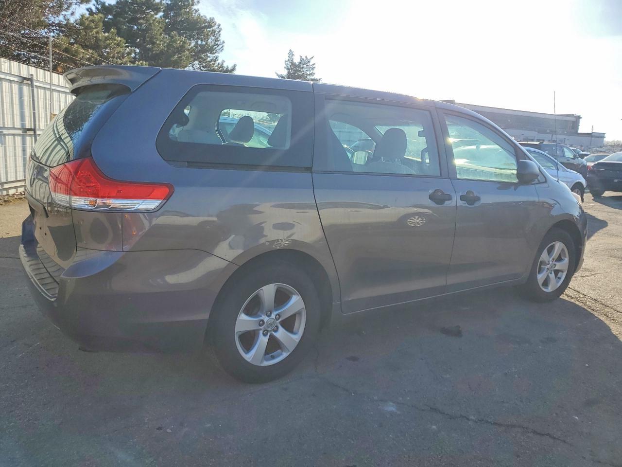 2012 TOYOTA SIENNA