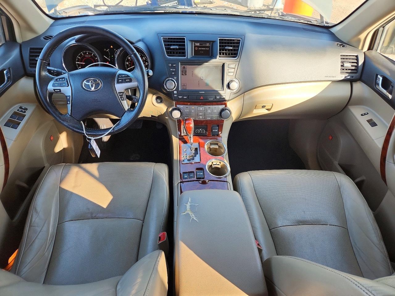 2011 TOYOTA HIGHLANDER