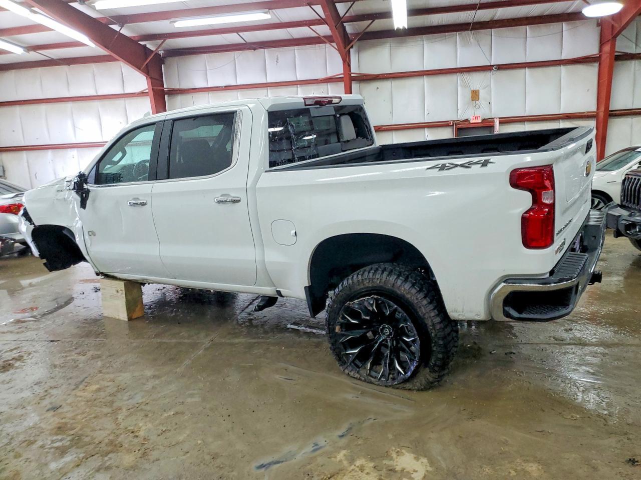 2025 CHEVROLET Silverado
