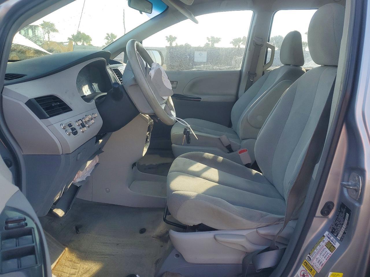 2013 TOYOTA SIENNA
