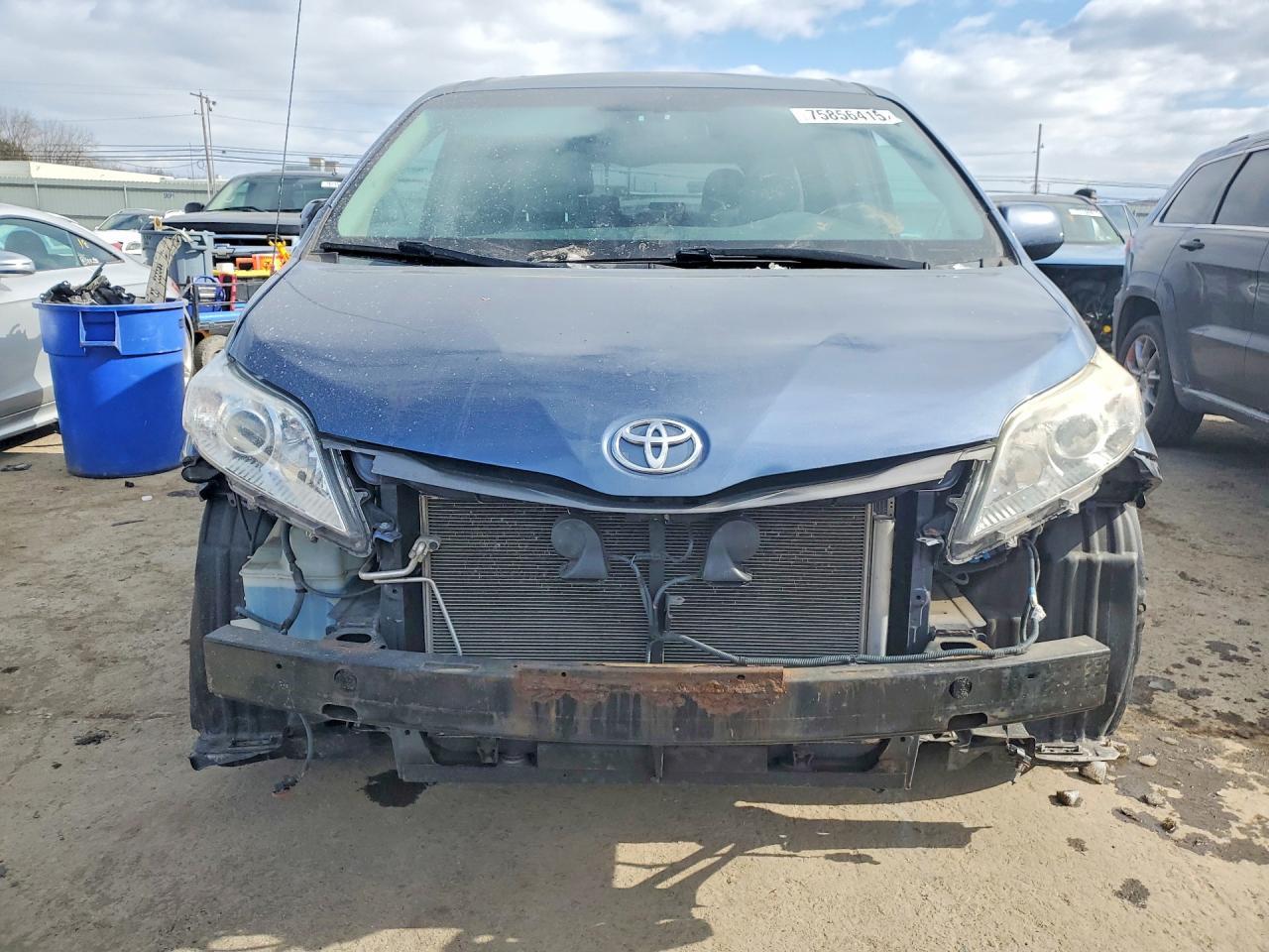2014 TOYOTA SIENNA