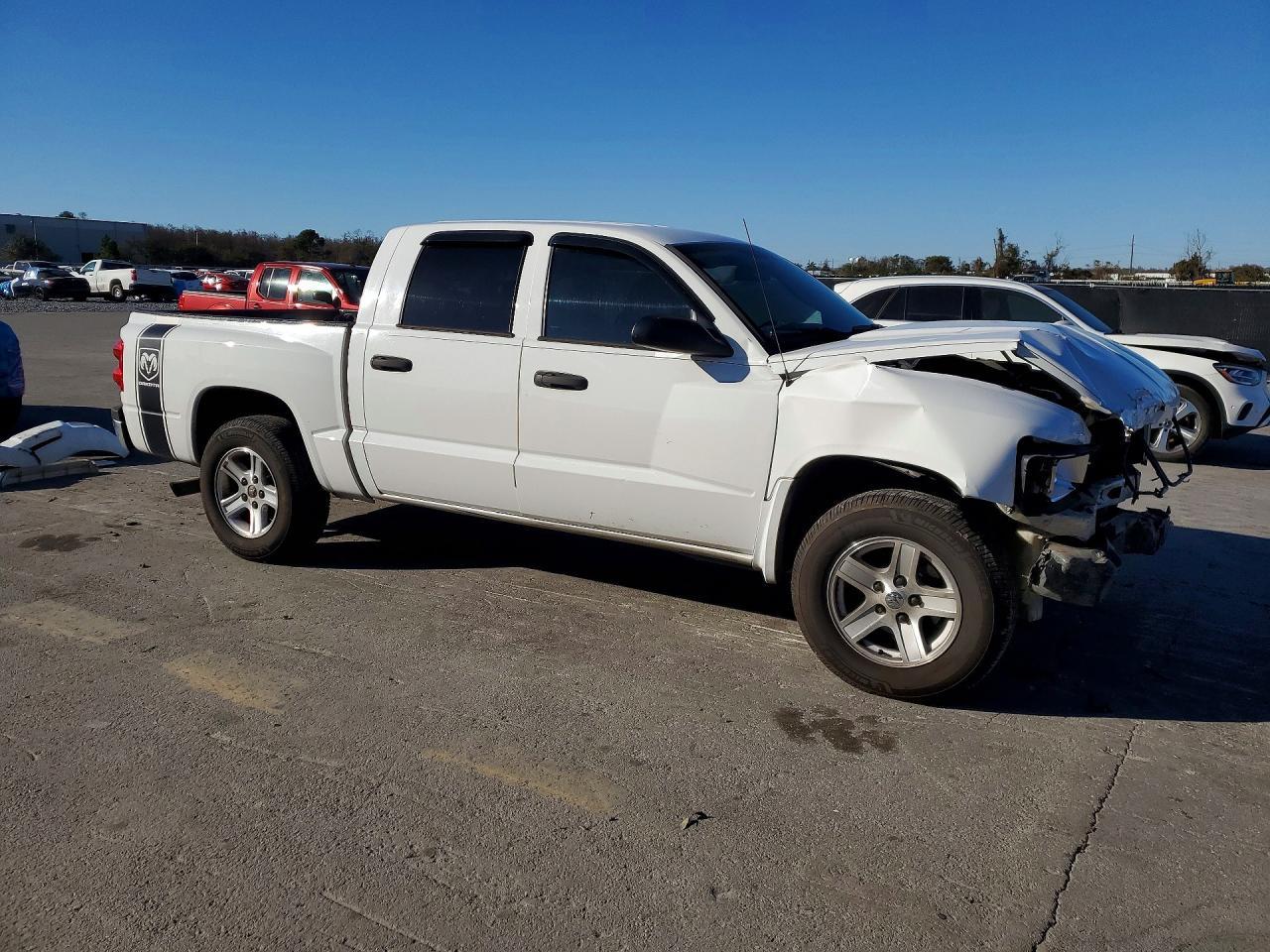 2011 DODGE Dakota