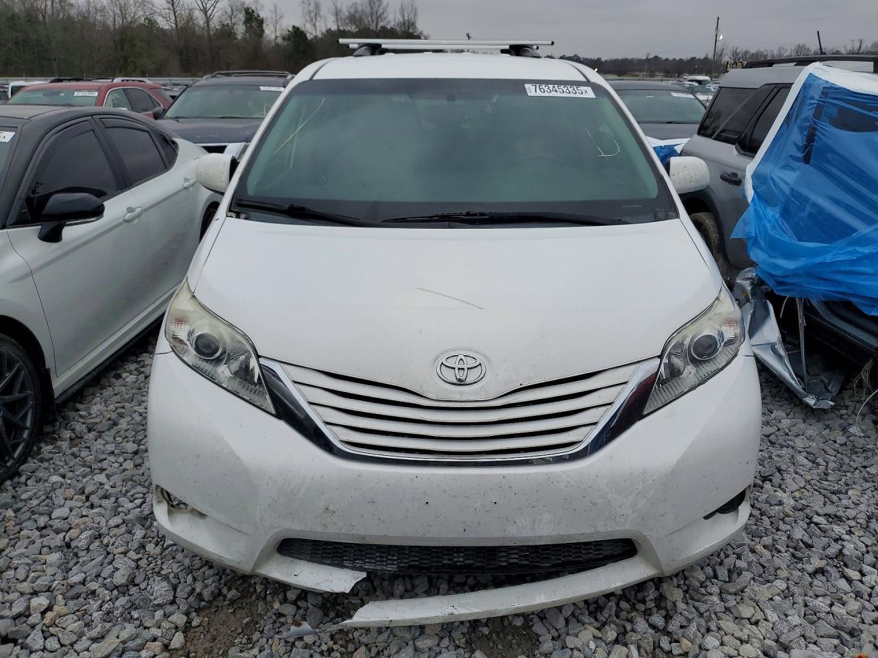 2015 TOYOTA SIENNA