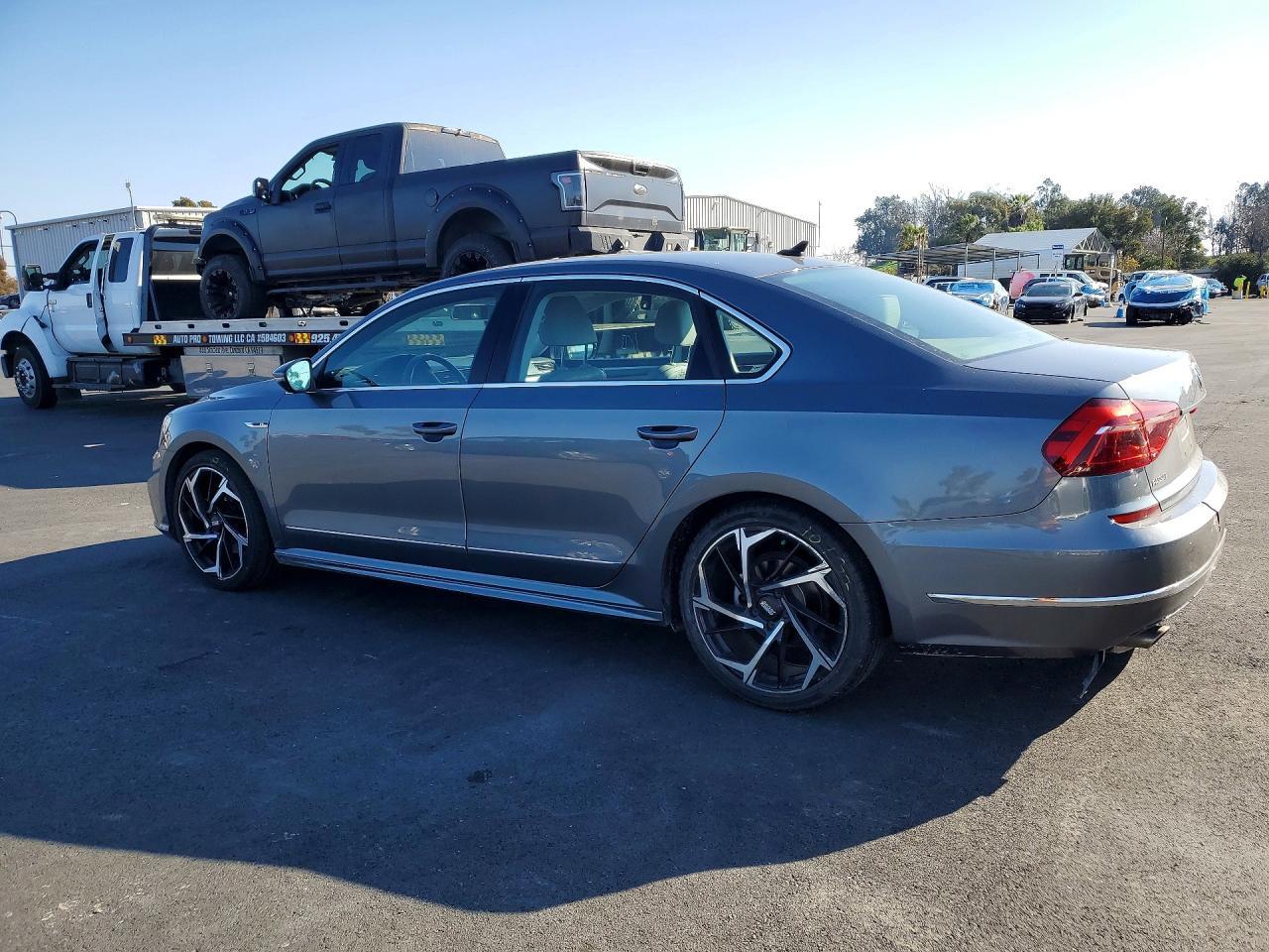2017 VOLKSWAGEN Passat