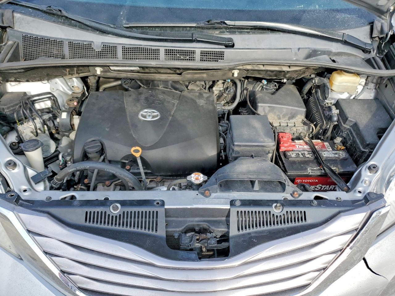 2017 TOYOTA SIENNA