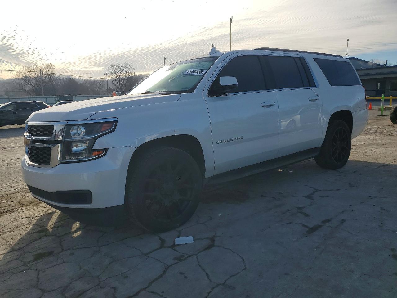 2016 CHEVROLET Suburban