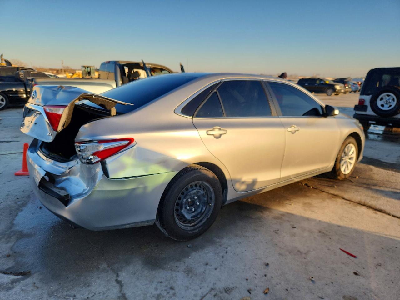 2015 TOYOTA CAMRY