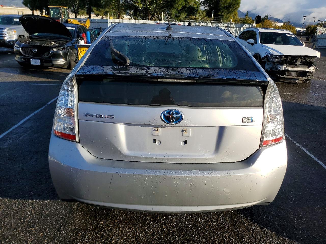 2011 TOYOTA PRIUS