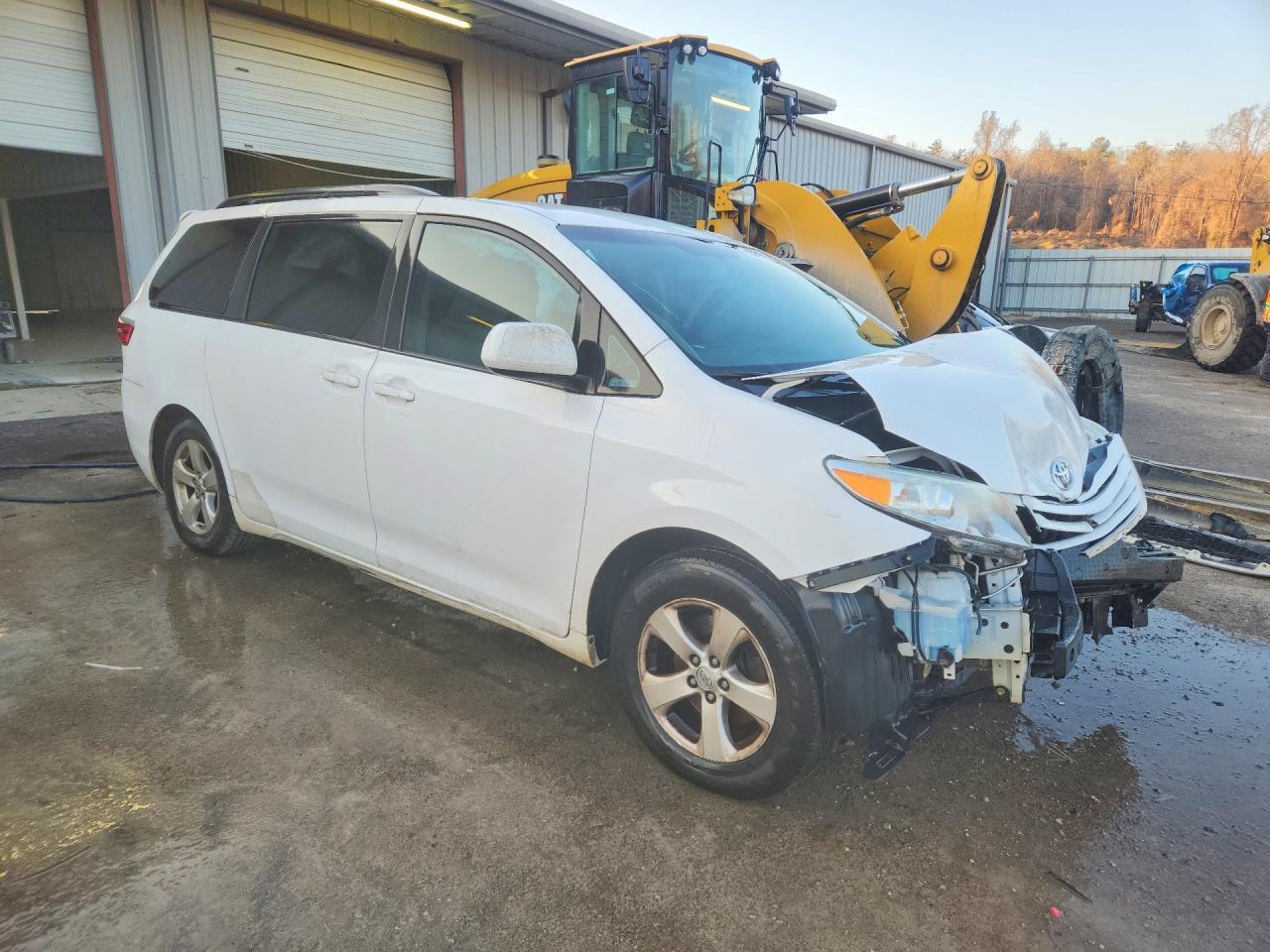 2016 TOYOTA SIENNA