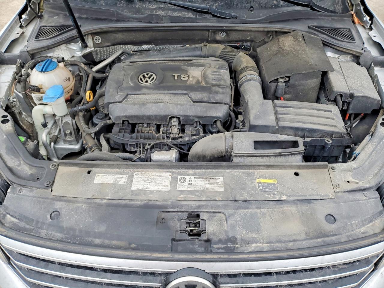 2016 VOLKSWAGEN Passat
