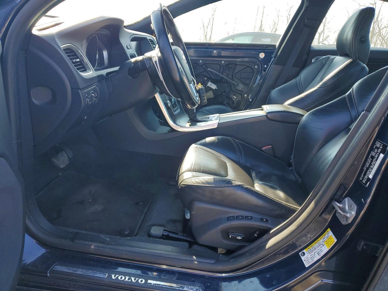 2015 VOLVO S60