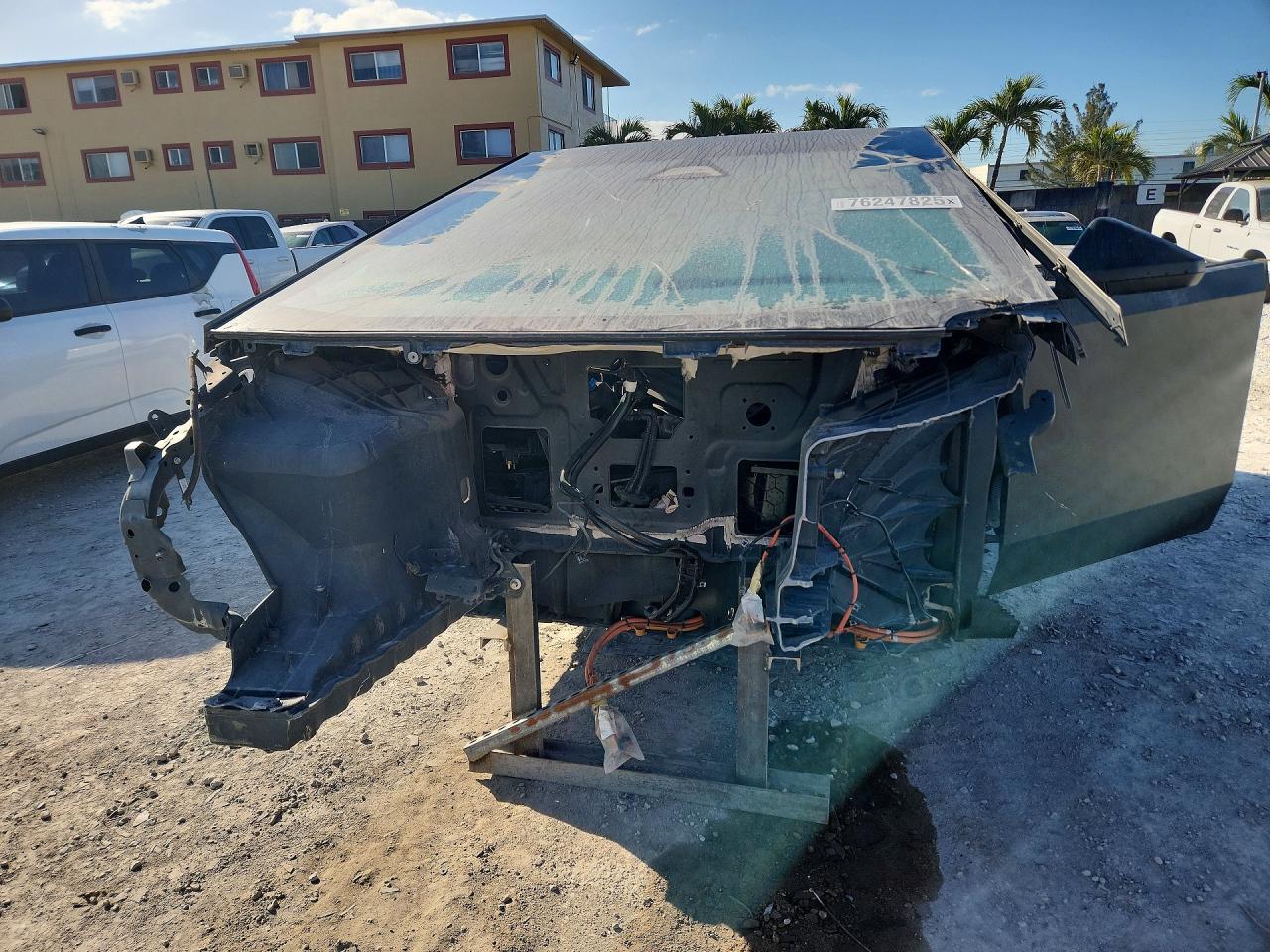2024 TESLA Cybertruck