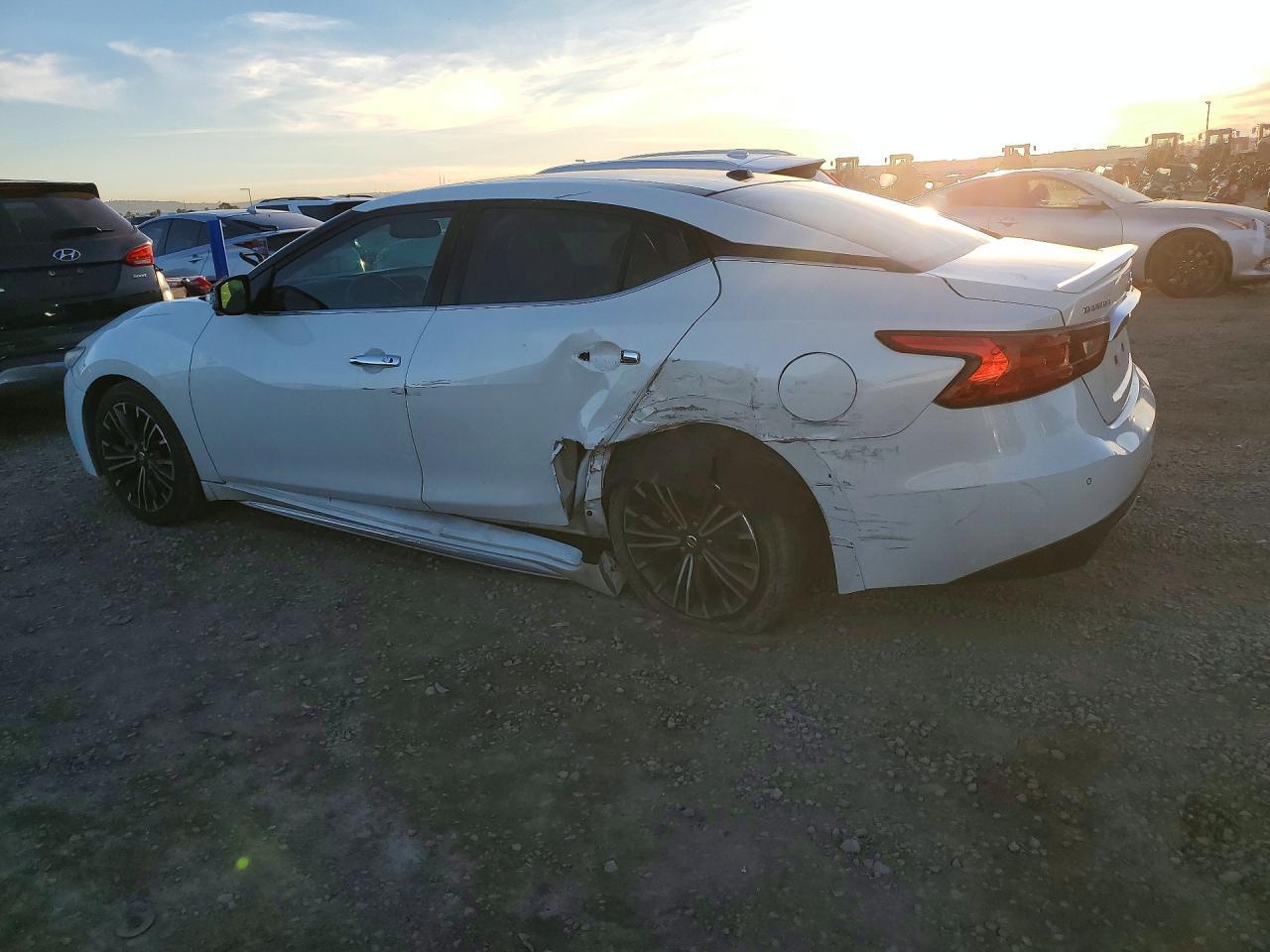 2017 NISSAN Maxima