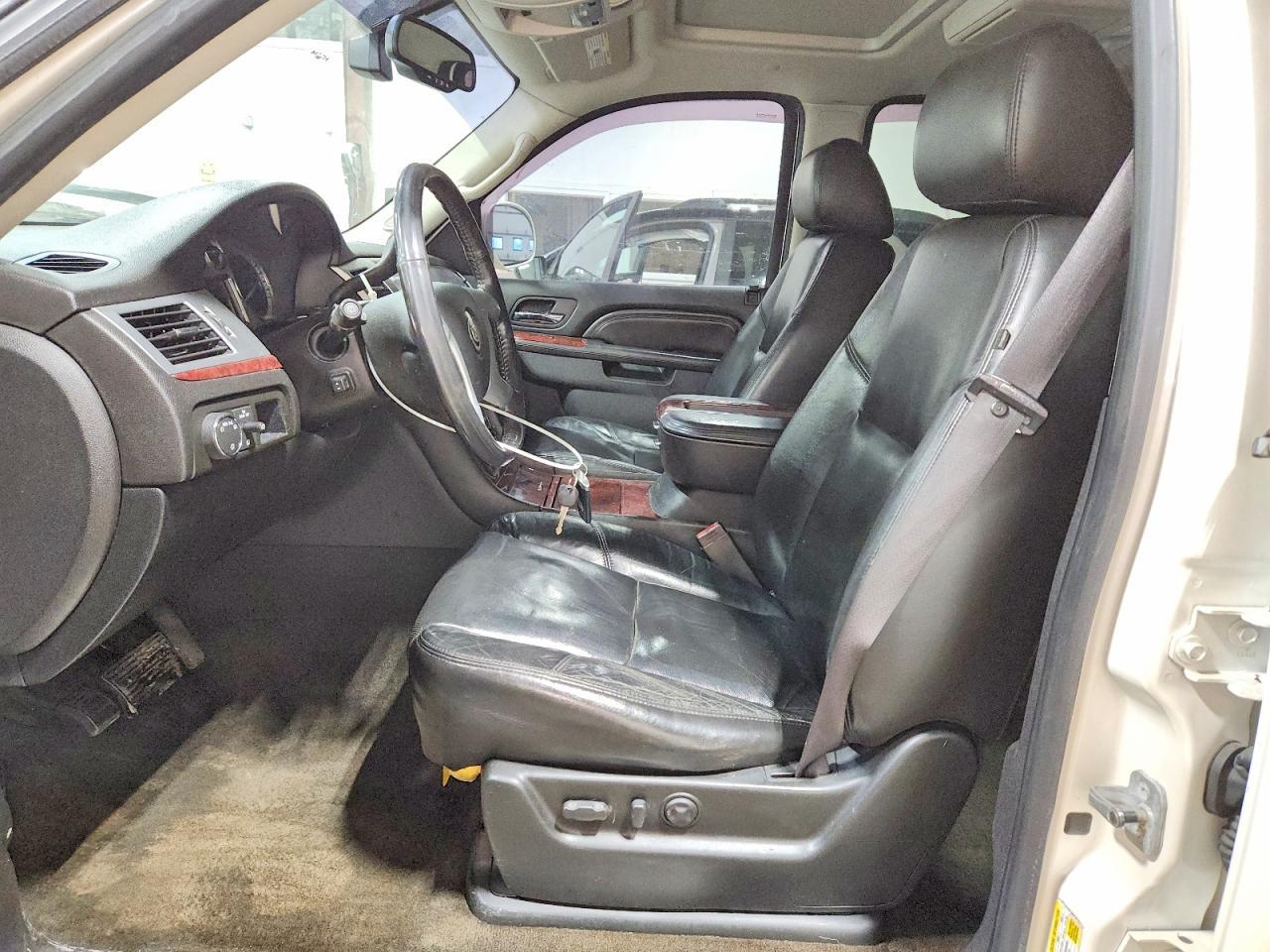2010 CADILLAC ESCALADE